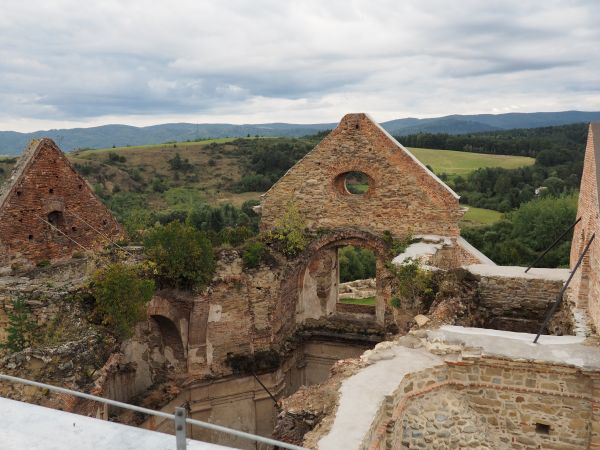 widok z wieży, z platformy widokowej - przekazanej turystom w 2014r., ogrom prac wykonanych, zespół klasztorny po pożarze w 1822r. był opuszczony przez zakonnik