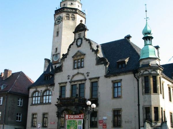 Jak widać ratusz ziębicki