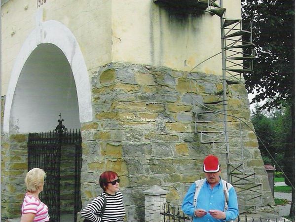 Dzwonnica bramna - przy cerkwii greckokatolickiej pw. św. Dymitra z 1828r. Obecnie - od 1970r. kościół pw. MB Królowej Polski.