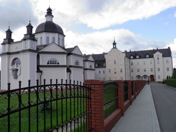 Dom Generalny Zgromadzenia Sióstr Służebniczek NMP w Nowej Wsi.