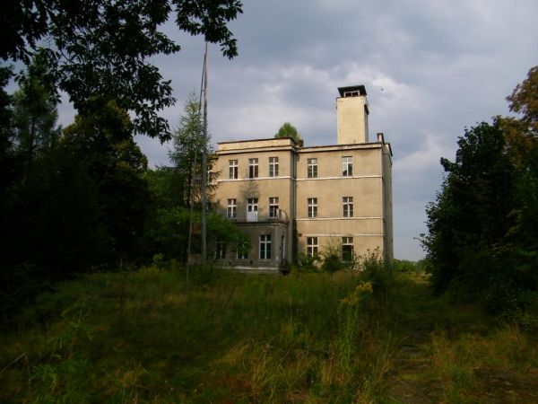 dawny burmistrz kupił z myślą o sprzedaży widać powiat zgorzelecki nie jest szczęśliwy dla zabytków pewnie nie tylko powiat zgorzelecki