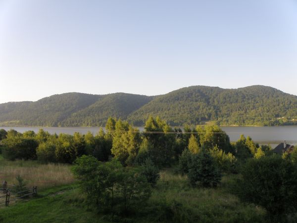 Jezioro w Klimkówce latem.