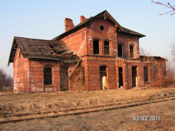 Skorzynice. Stacja kolejowa PKP.Dalsza dewastacja.