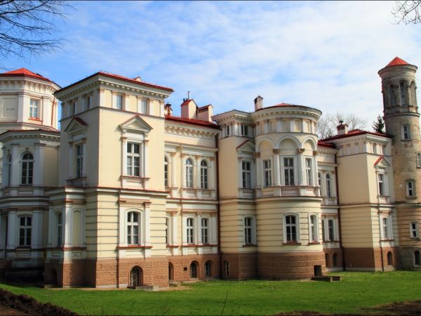 Pałac Lubomirskich w Przemyślu - Bakończycach .  Wybudowany w latach 1885–1887 przez księcia Hieronima Adama Lubomirskiego, według projektu Maksymiliana Nitscha