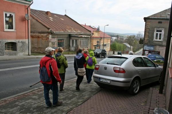 schodzimy z Rynku ulicą Sanocką, za czasów do II w. św. Żydzi na rynku  obchodzili birchat ha - Lwana /h/ - "to po naszemu" - skakanie do księżyca a jak była pe