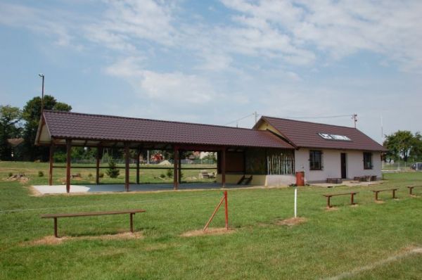 Szatnia i wiata taneczna na stadionie