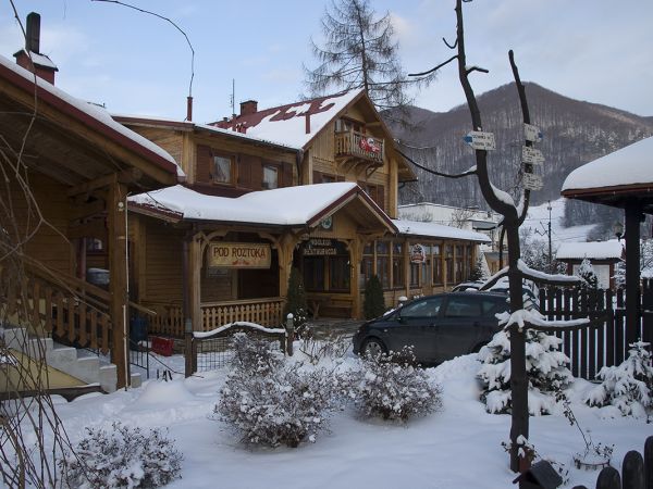 Rytro ; Hotel PTTK "Pod Roztoką"