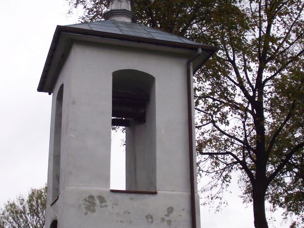 dzwonnica cerkiewna - kiedyś w zespole, no bo i cerkiew i cmentarz ale i ongiś dzwon był, co na trwogę i radość obwieszczał a i zmarłych żegnał - "tam jeno puch