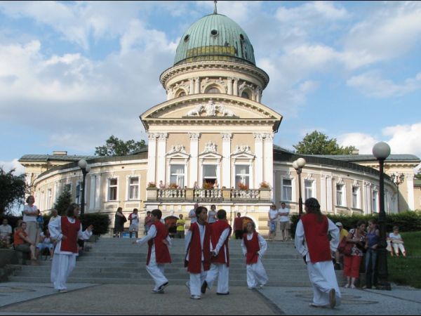 Pokaz dawnych tańców w ramach jednej z imprez kulturalnych (2009 r)