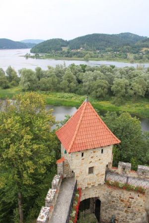 hordy tatarskie, tołhaje węgierskie i wszelka inna zbójnicka brać - zdobyć i rabować by chciały - a "robić to nie ma komu" - tak Ferdek twierdzi ! tu ich wypatr