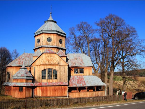 Cerkiew greckokatolicka pw. Pokrow Przeświętej Bogarodzicy w Roztoce gm. Bircza. Zbudowana w 1936 r. Po wojnie cerkiew zmieniono w kościół rzymskokatolicki pw.
