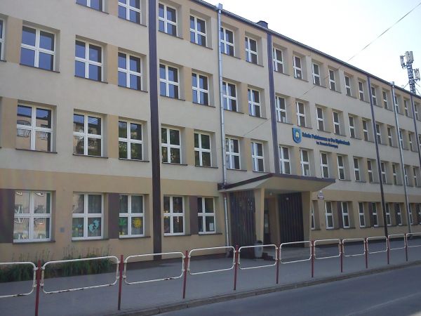 Mysłowice-Szkoła Podstawowa nr 9 im. Bernarda Świerczyny.