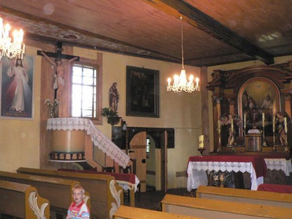 Wnętrze kościoła Św. Trójcy (zabytkowa ambona)