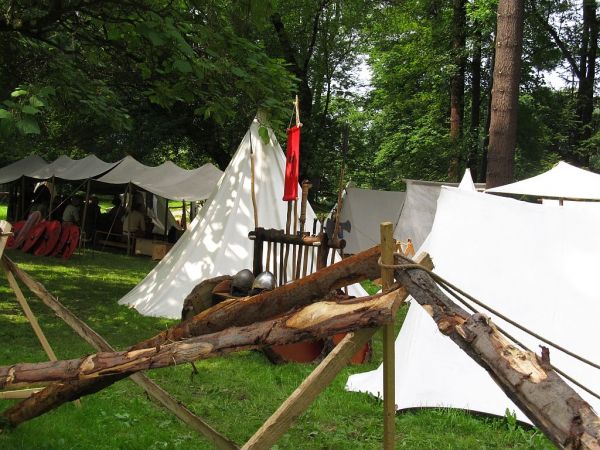 Obóz rycerski .