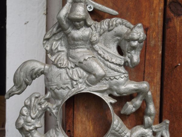 ze zbiorów w skansenie prezentowanych - element przedstawia św. Jerzego walczącego ze smokiem - i pewnie zwycięży !