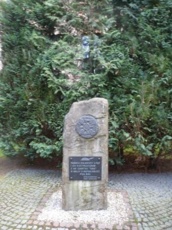 pomnik Pamięci żołnierzy 2 PSP /Pułku Strzelców Podhalańskich/, odsłonięty 2 X 1993r. - dziś w zatoczce przy drodze na terenie PWSZ.