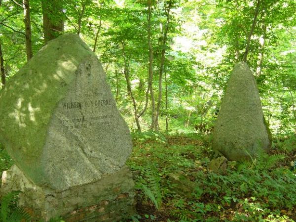 Zabytkowe grobowce w Wieszynie