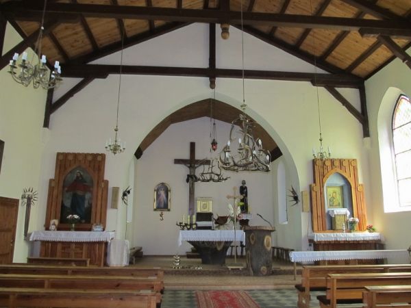 Wnętrze kościoła p.w. św. Józefa Oblubieńca w Hucie Kalnej