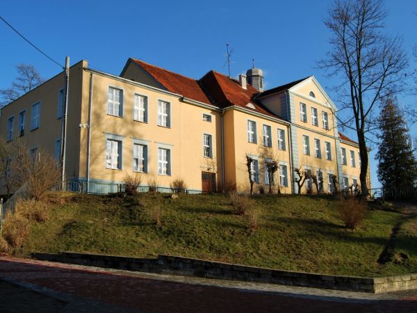 Dzierzgoń - szkoła gimnazjalna.