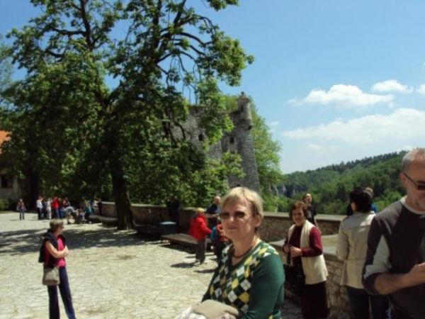 fragment traktu - przed murami z basztami - widoki bajkowe ! Obiekt w przededniu szwedzkiego najazdu ufortyfikowany według zasad ówczesnej architektury obronnej