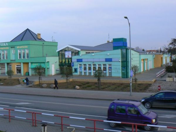 Pasaż handlowy przy ulicy Rynkowej.