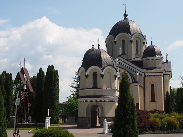 to styl bizantyjskiego soboru - takich świątyń na Podkarpaciu jest niewiele, bywają na terenie wschodniej Małopolski na łemkowszczyźnie, no i więcej takich na Z