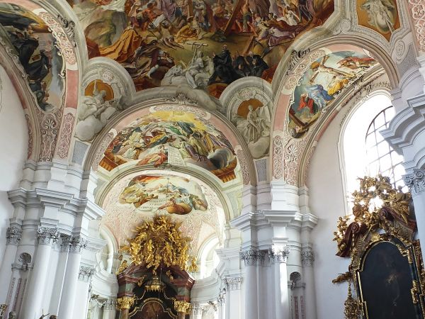 Wnętrze bazyliki