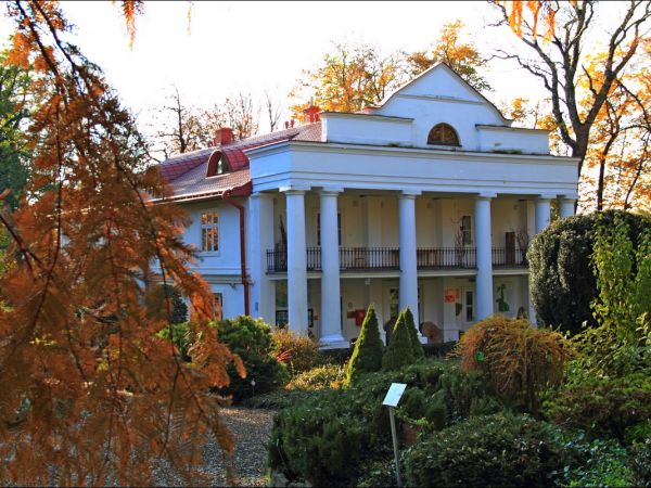 Arboretum w Bolestraszycach - jesienią.