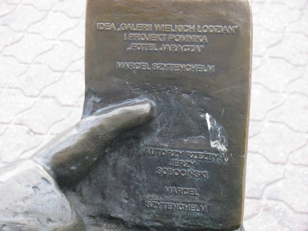 Ławeczka Jaracza w centrum Łodzi