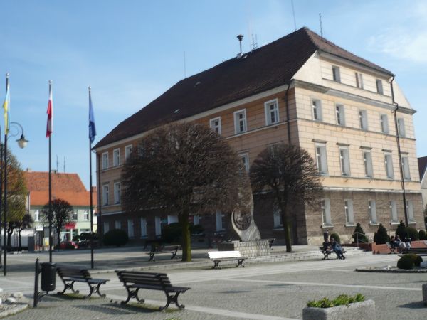 Ratusz na Rynku w Pleszewie.