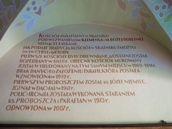 kompendium wiedzy historycznej, na murach / łuku kościelnym - dziękujemy ! Jan Długosz już w swoich czasach stwierdzał istnienie w Skalniku parafii i kościoła -