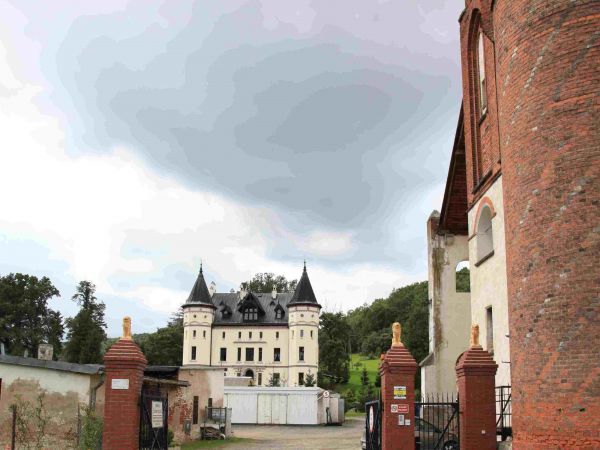 TZW. PAŁAC GÓRNY JEST WŁASNOŚCIĄ PRYWATNĄ.WYBUDOWANY POD KONIEC XIXw.