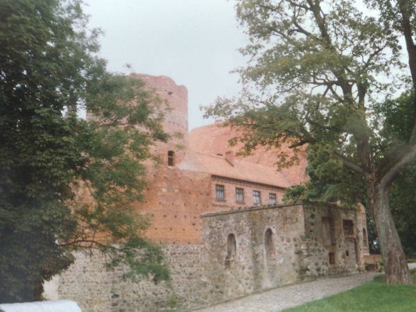 Późnogotycki zamek z poł. XVI w., część renesansowa - pałac z XVI w.