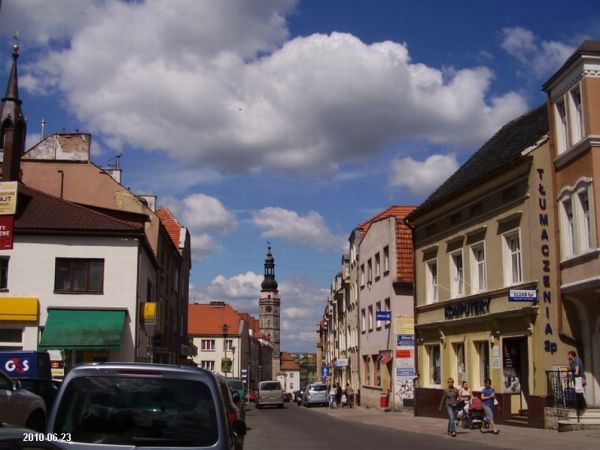 Ulicą Sierpnia 80 na Rynek