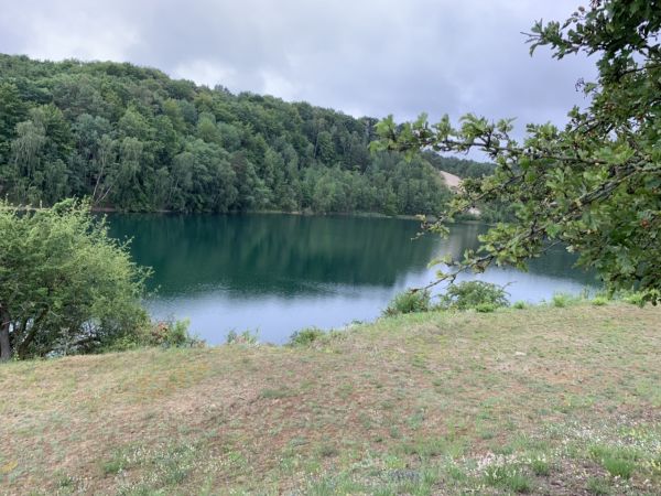 Jezioro Turkusowe w deszczowy dzień