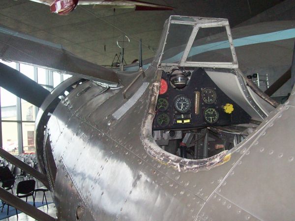 Muzeum Lotnictwa Polskiego w Krakowie. Wnętrze kabiny P-11