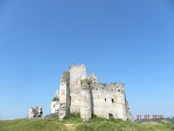 Ruiny zamku w Mirowie.