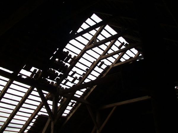 Stajnia przed przelozeniem dachu
Fragment-w takim stanie kupione od agencji rolnej.....!