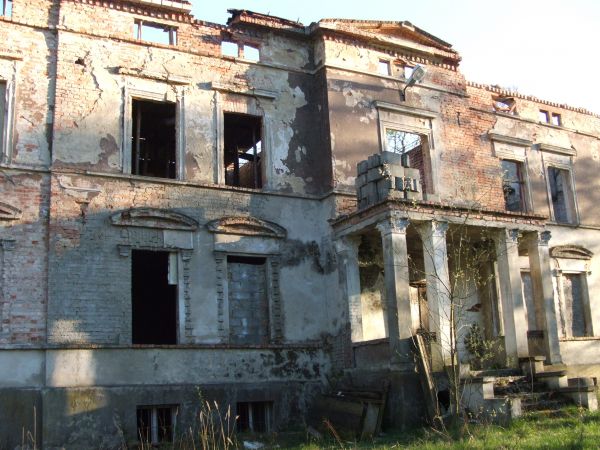 Ruiny pałacu w Miłczu leśnym