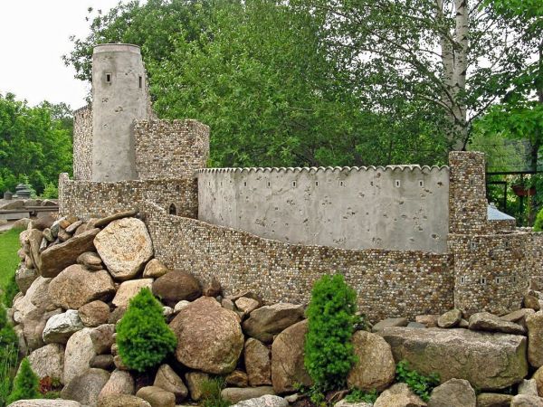 KOWARY - Park Miniatur Zabytków Dolnego Śląska - Zamek Chojnik położony na malowniczym wzgórzu Chojnik wzniesiony został w XIV wieku przez księcia Bolka II jako