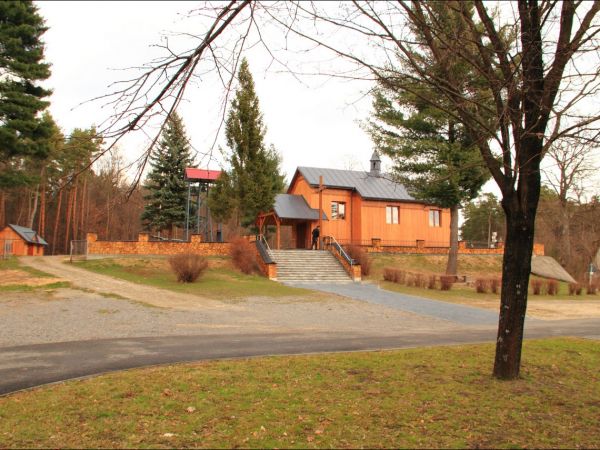 Drewniana , parafialna cerkiew greckokatolicka p.w. Narodzenia NMP w Mołodyczu. Obecnie filialny kościół rzymskokatolicki