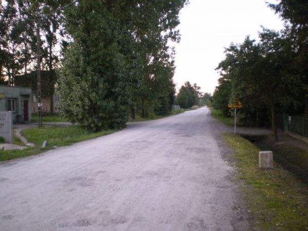 Droga przez wieś.