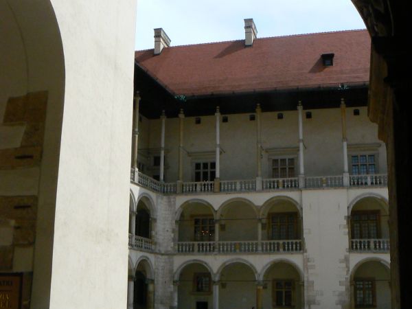 Wejście na wawelski dziedziniec