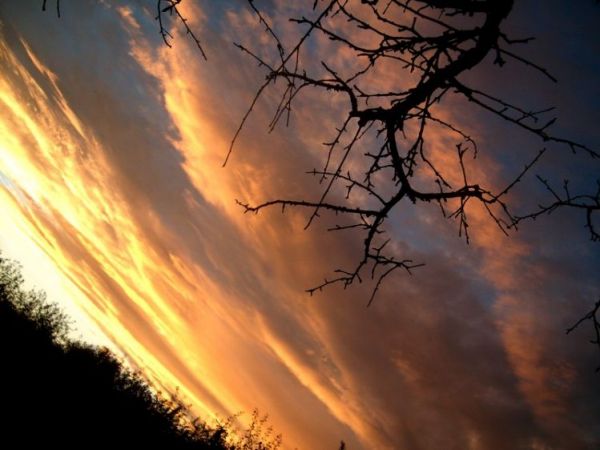 Piękne niebo rozciągające się nad Chobrzanami