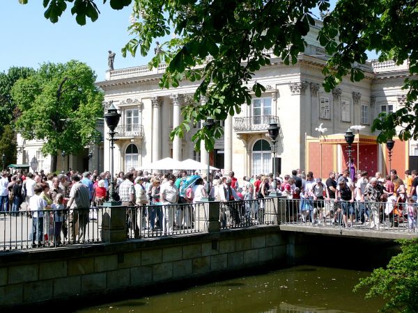 PAŁAC NA WODZIE W ŁAZIENKACH KRÓLEWSKICH