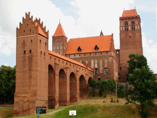 Zamek kapituły pomezańskiej. Jego budowę zaczęto w 1322 roku.