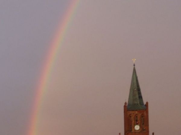 Tęcza nad miastem...
