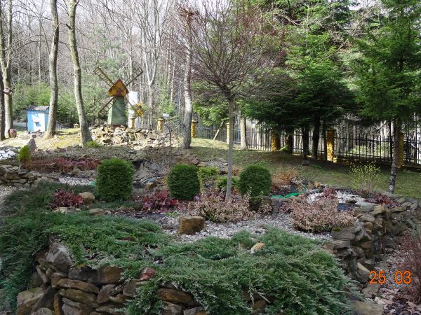 wystrój : nasadzenia, skalniaki i budowle / obiekty ogrodowe - w sektorze uzdrowiskowym.