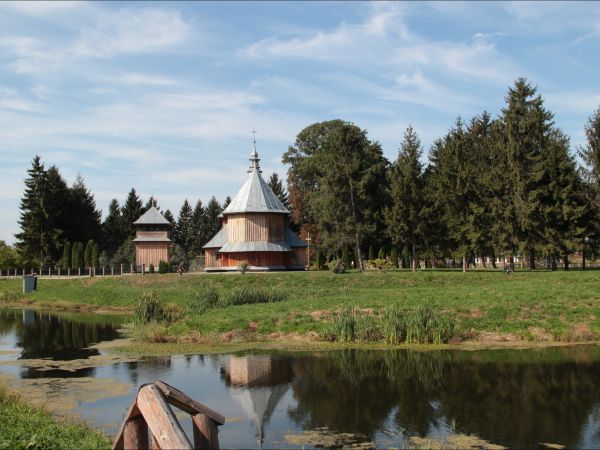 Cerkiew Narodzenia NMP w Stubienku – drewniana parafialna cerkiew greckokatolicka . Świątynia została wzniesiona w 1849 r. Od 1971 r . pełni funkcję kościoła rz