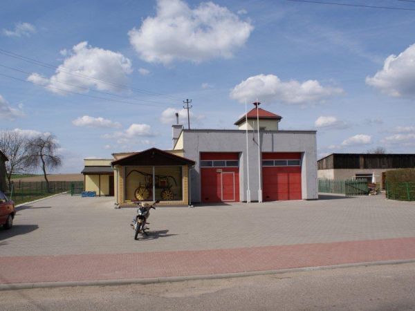 Remiza OSP,  Dębołeka - kwiecień 2011